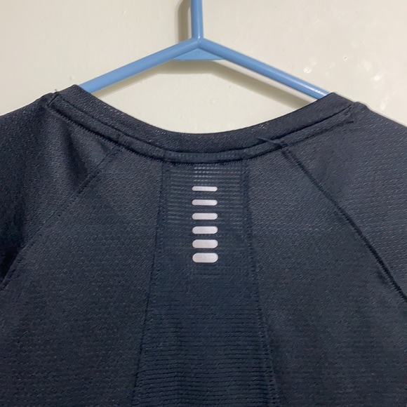 6 Hr. Sale Nwt Under Armour Black Heat Gear Tshirt - Picture 5 of 13